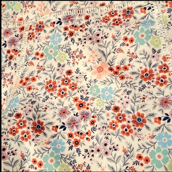 🚩SOLD🚩NWT Women's M Evolution and Creation Floral Biker Shorts with Pockets - Picture 3 of 3